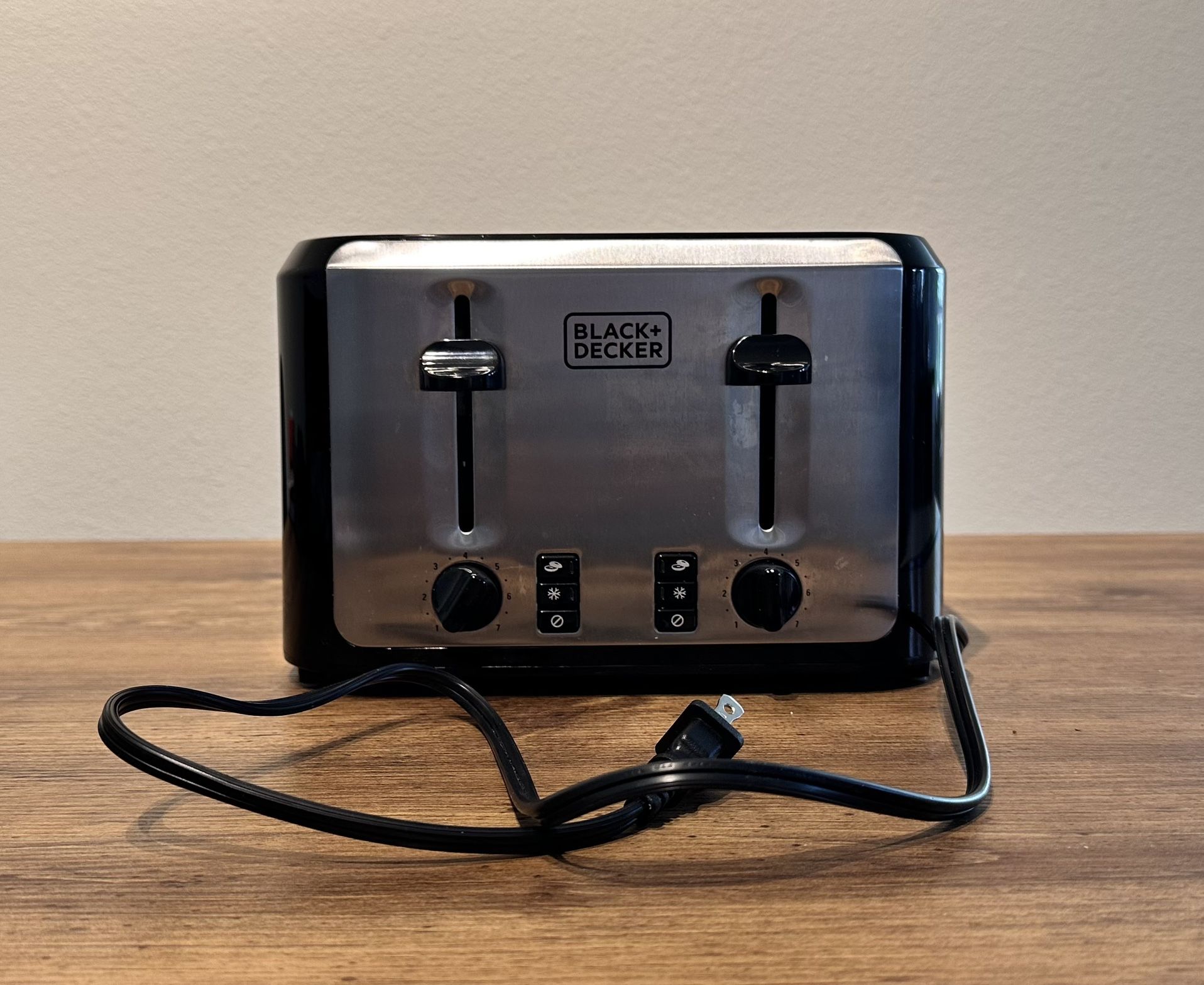 Black+Decker 4-Slice Toaster With Extra-Wide Slots