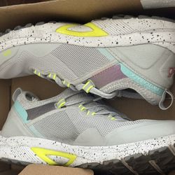 Women’s Sneakers 