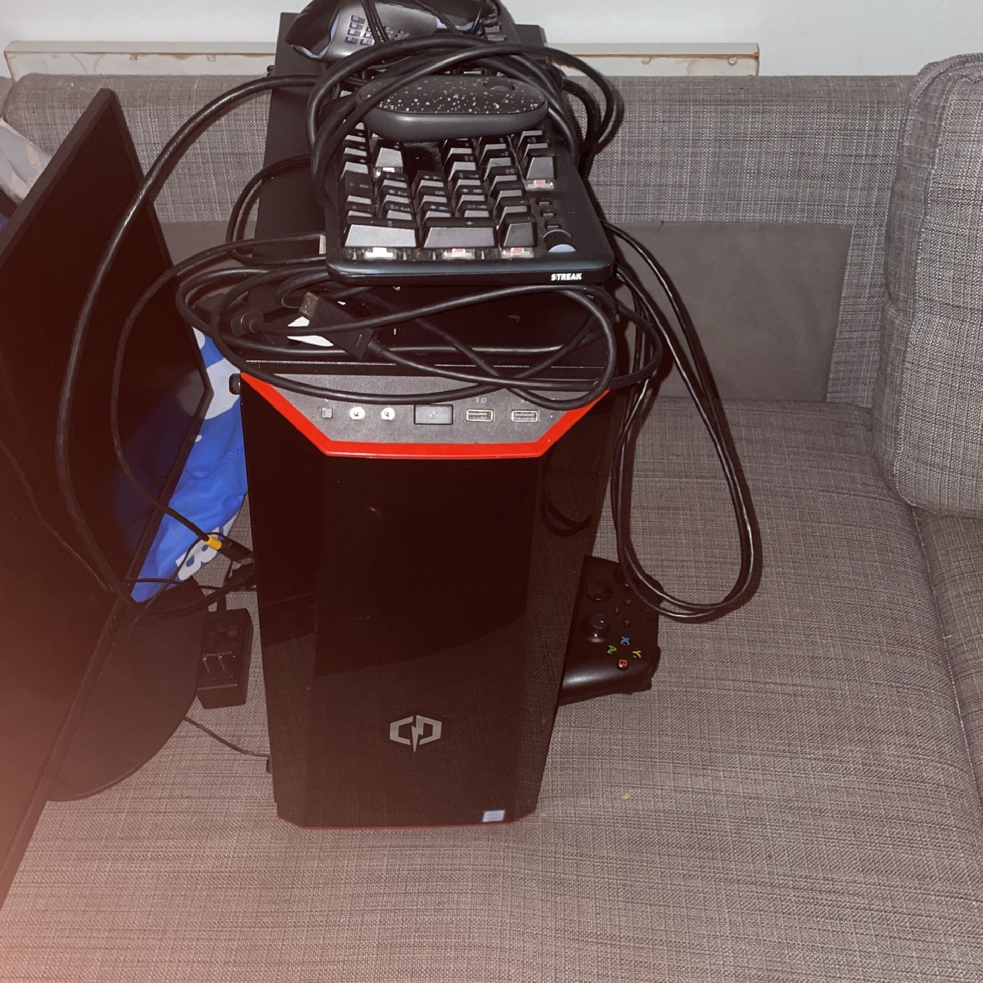 CYBERPOWER GAMING PC W monitor full setup