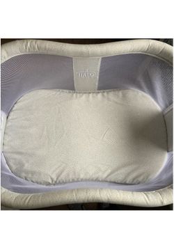Halo BassiNest Swivel Sleeper Premeire Series Vibrating Bassinet