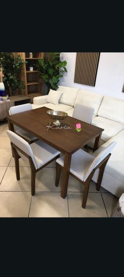 Cute‼️5-pc Dining table set walnut finish