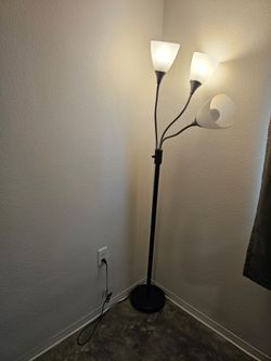3 bulb lamp