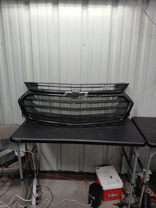 2018 2019 2020 2021 Chevrolet Traverse Grill Used Oem (contact info removed)4