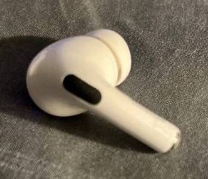 AirPod Pro  Right Ear Only Read Description 