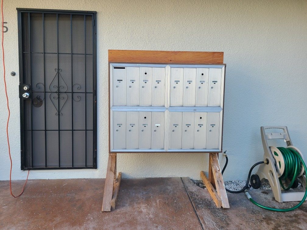 Mailboxes Cluster 16 Boxes 