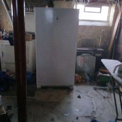 Up Right  Deep Freezer 