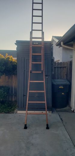 20 Ft Vintage Wood Extension Ladder - Type I Industrial