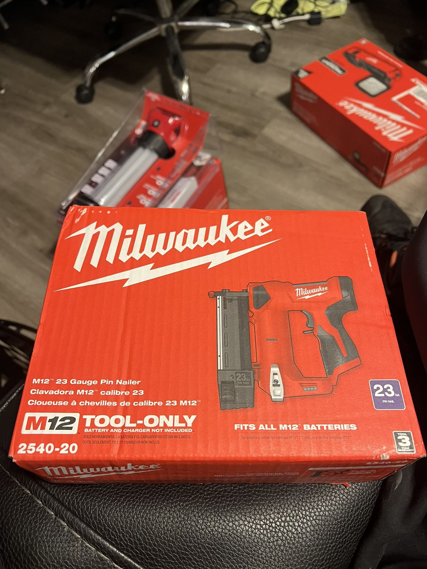 Milwaukee M12 23 Gauge Pin Nailer 