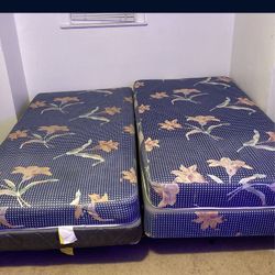2 Twin Beds