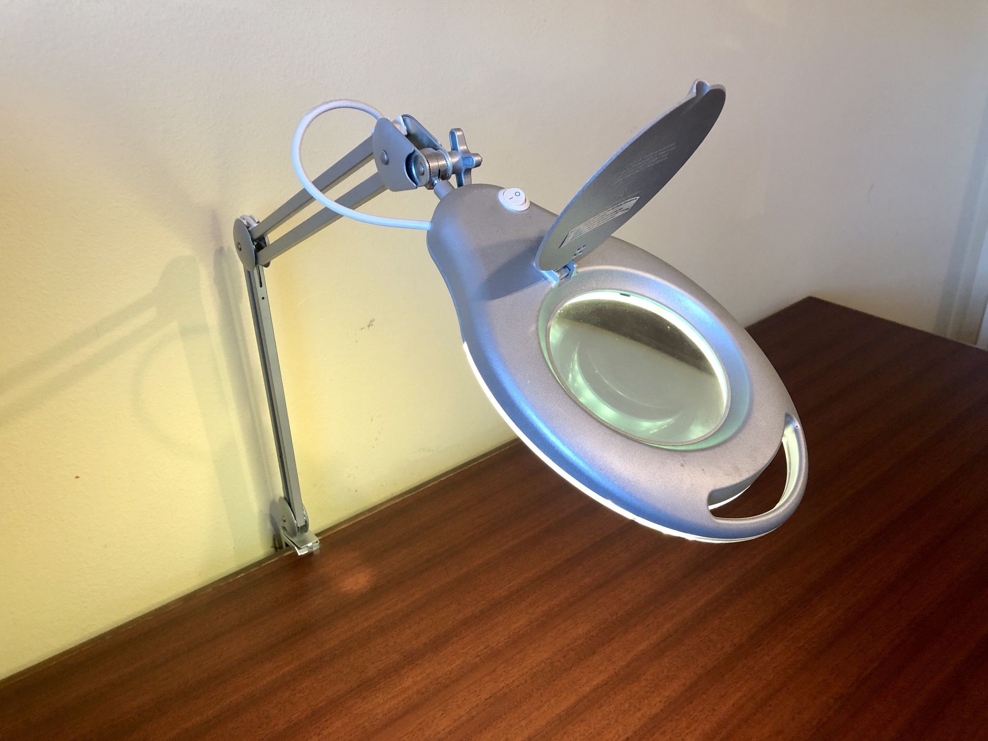 Swing Arm LED Lamp With Magnifier