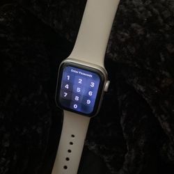 USED - APPLE WATCH SE