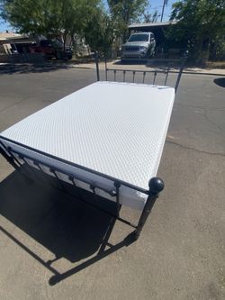 FREE DELIVERY: Luxury Full Size Memory Foam Bed