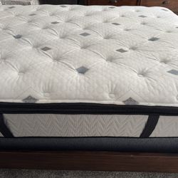 Sealy Pillow Top Mattress With Base Full Size