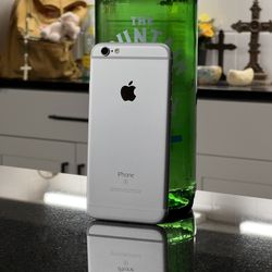 iPhone 6s - Silver - Excellent Condition