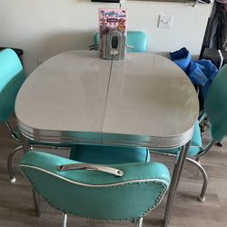 1950’s Retro Kitchen Table W/ 1 Extension Leaf