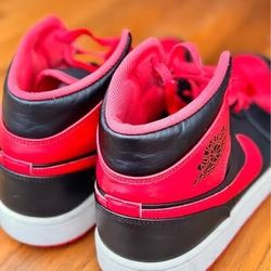 🔥 Nike Air Jordan High Tops — Red & Black — Size 11 — $30🔥