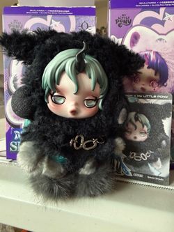 Queen chrysalis skullpanda 150 popmart authentic