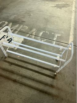 Extendable shoe rack