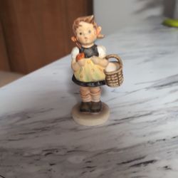 HUMMEL, GIRL WITH BASKET! VINTAGE REDUCED 
