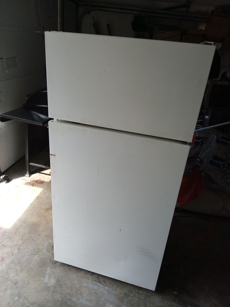 Ge 18.0 Cu Ft Fridge/Freezer