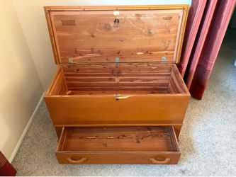 Vintage 1941 Lane Altavista, VA Cedar Chest