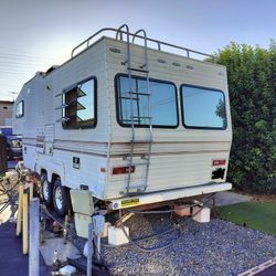 Free Fifth-Wheel 1990 Western RV Alpenlite 22 FT. Needs Work. Title In Hand