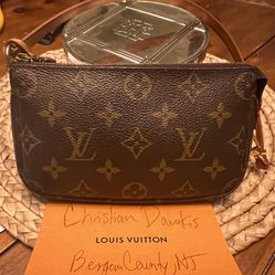 Louis Vuitton bucket pouch for Sale in New York, NY - OfferUp