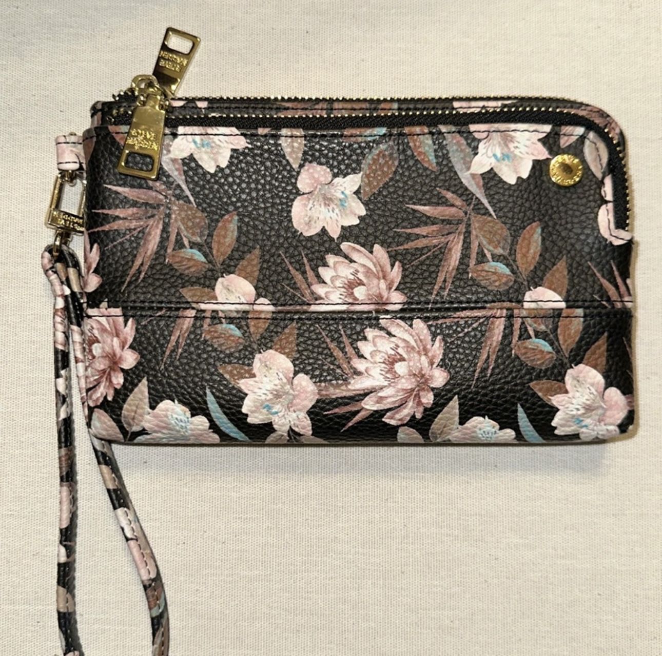 Steve Madden Floral Wristlet Bag 