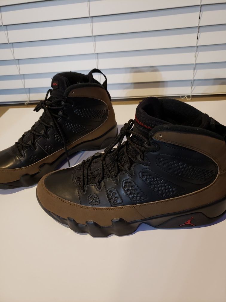 Size 8 Mens Jordan 9 Retro like new condition