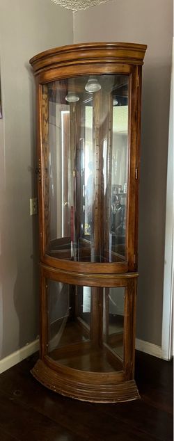 Curved glass corner display case