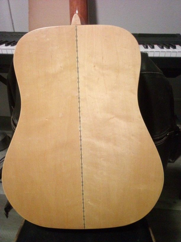 Aousticguitar Madlia By Guild 