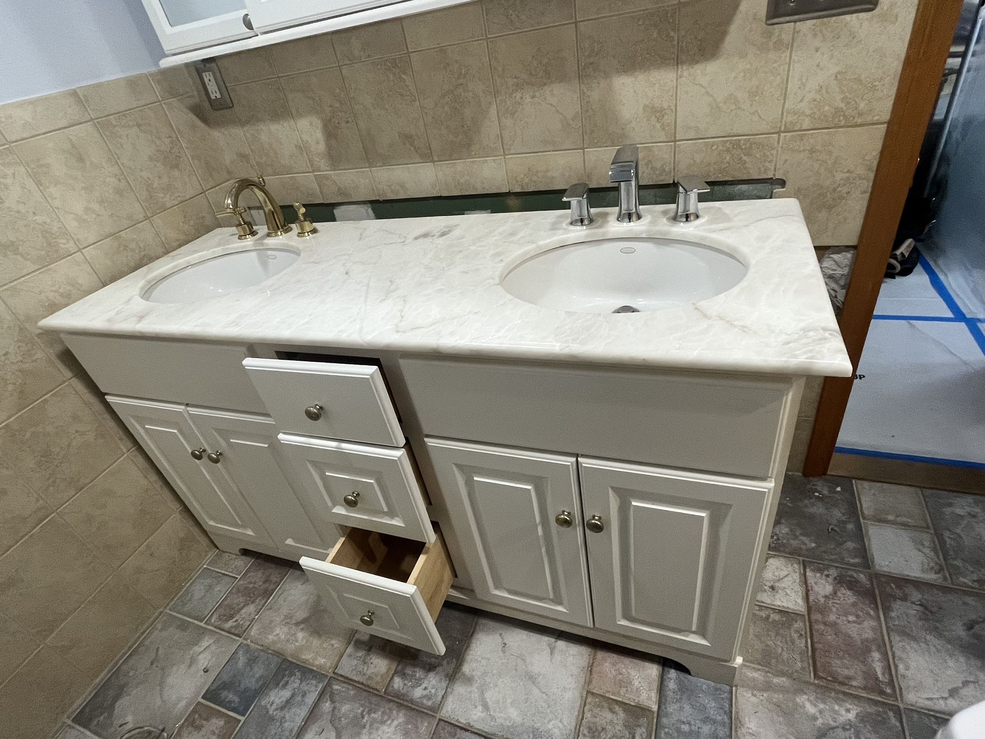 VANITY TWO SINKS MARBLE TOP ONE FAUCETS INCLUDED