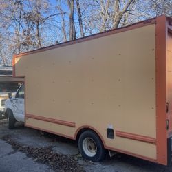 15 Foot Box Truck 🌞With Aluminum Runs Great/Low Miles/$5,500Possible Trade And Cash