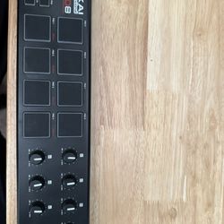 Akai Lpd8 Laptop Pad USB MIDI Controller 