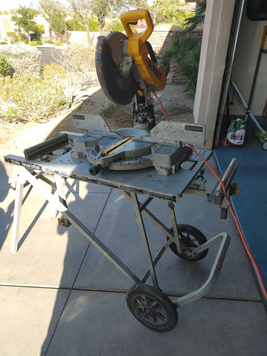 DeWalt Corded Compound Saw With Rigid folding Table, Portable
