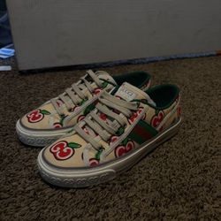 Limited edition Apple Gucci shoes 