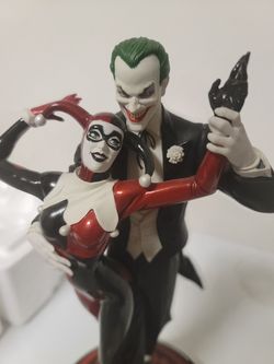 Joker & Harlequin Statue