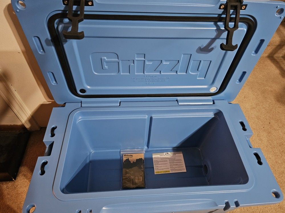Rare promo iteam: GRIZZLY COOLERS Grizzly Cooler 45qt :42 Cans, 45 qt Cooler Capacity, 10 day Ice Retention