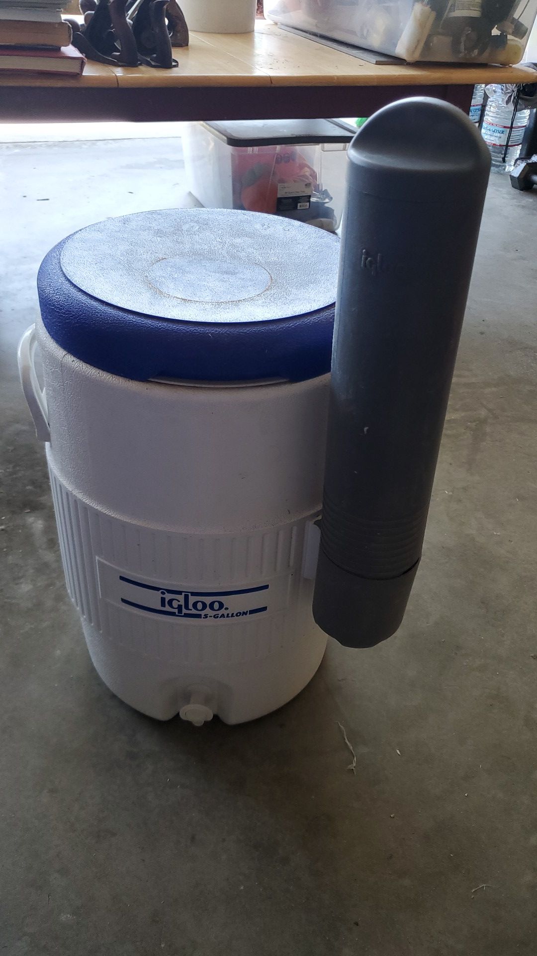 5 gallon igloo cooler for drinks with cup holder
