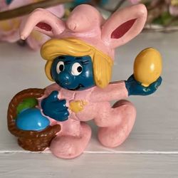 1982 VINTAGE SMURF PVC Figure Girl Smurfette Easter Bunny Egg Basket