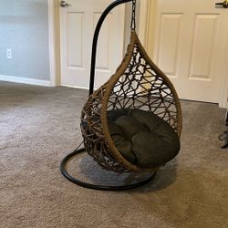 Hanging/swinging Dog Bed