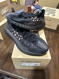 Yeezy 350V2 CMPCT