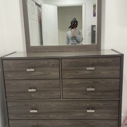 Modern Gray Dresser with Mirror/6-Drawer Dresser + Large Mirror
