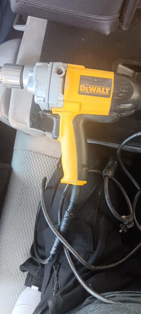 Dewalt 9 Amps 1/2 in. Spade Handle Corded Drill