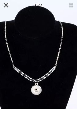 Interchangeable leather charm necklace in several colors