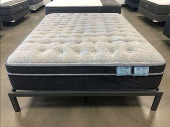 Queen Pillow Top Mattress