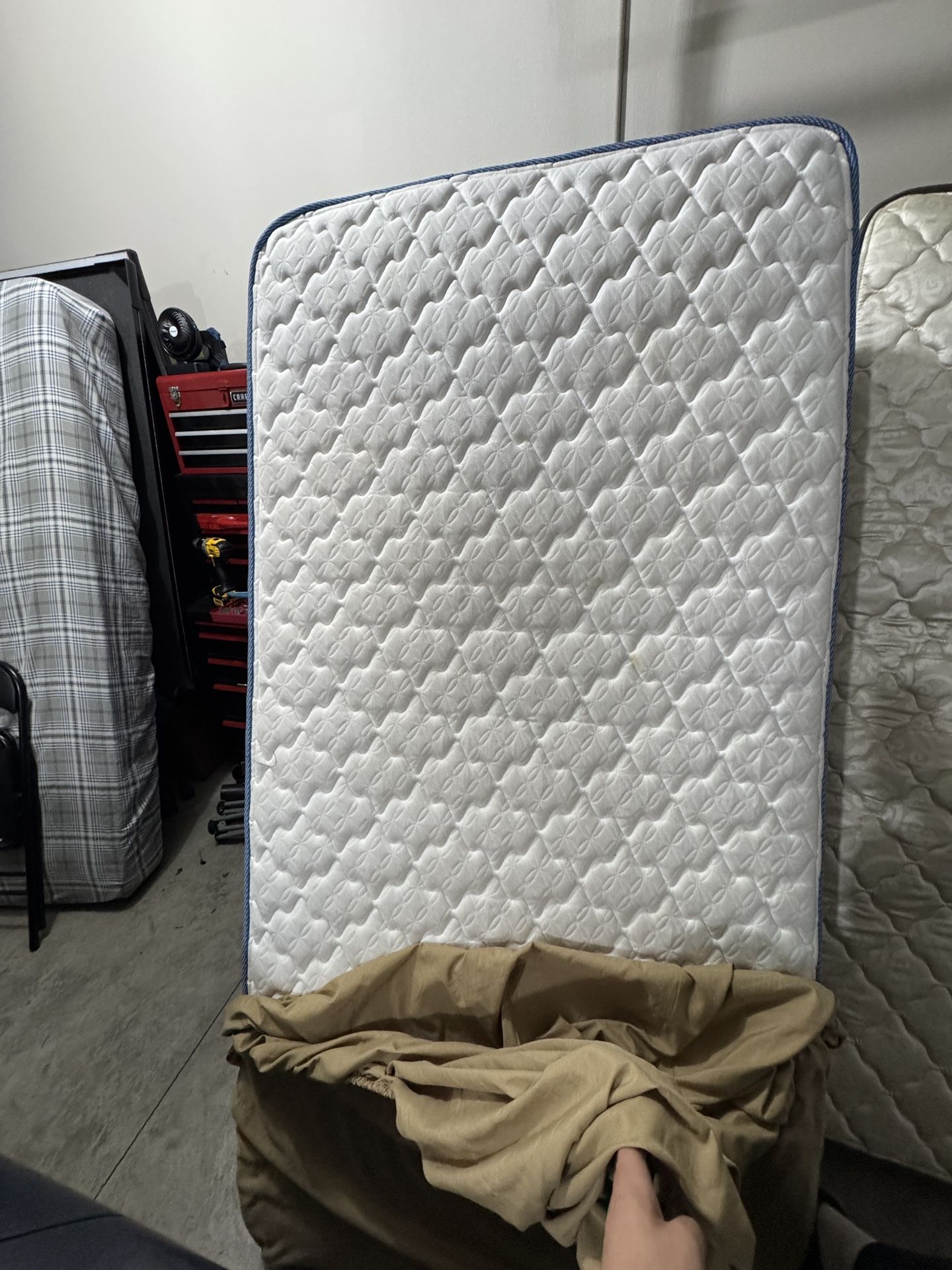 Twin Bunk Beds & Mattresses