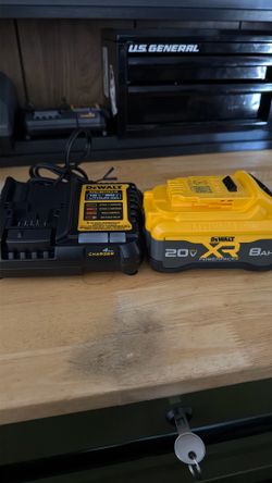 DEWALT 8ah POWERPACK WITH CHARGER