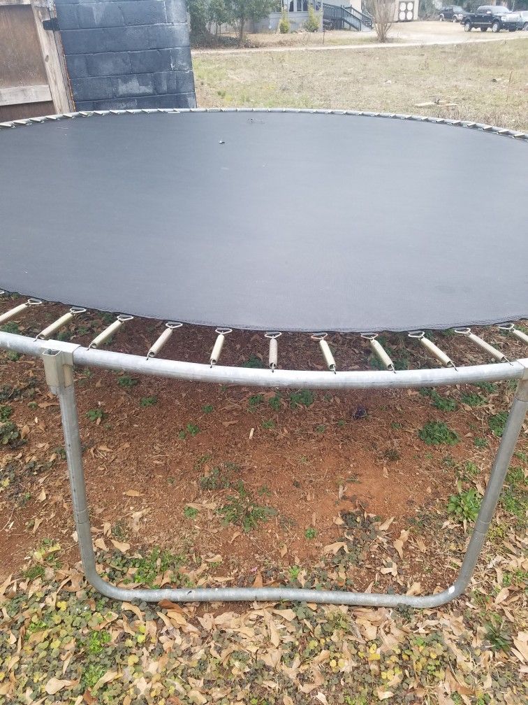 15 Ft Trampoline