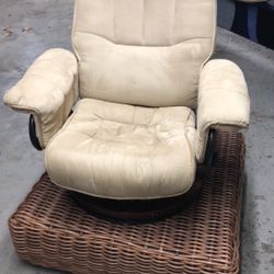 Good Condition Swivel Recliner Chair